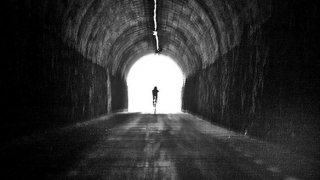 en bici por el tunel